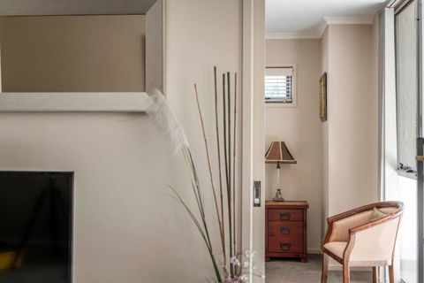 Quiet Apartment In Braddon ACT - Northern Rivers Accommodation 1