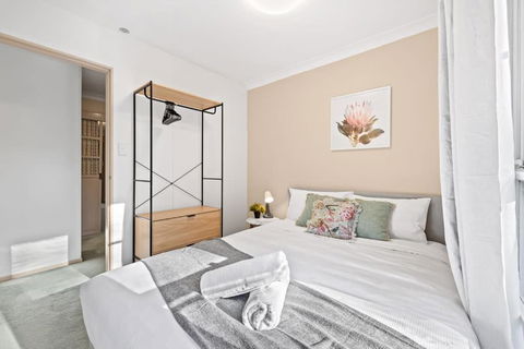 Quaint Queen Room In Pymble - Private Spot - Shared Bathroom - Northern Rivers Accommodation 0