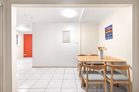 Quaint Queen Room In Pymble - Private Spot - Shared Bathroom - Northern Rivers Accommodation 3