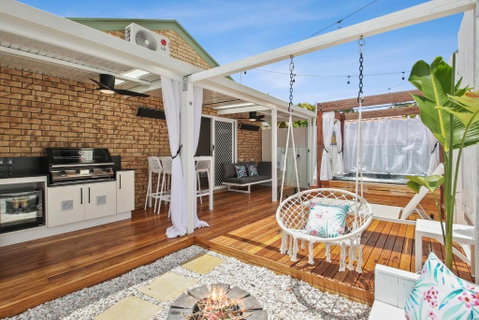 Private Outdoor Spa, Fire Pit - THE RETREAT COOLUM BEACH - Northern Rivers Accommodation 2
