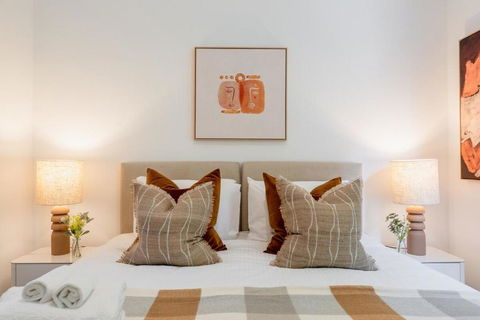 Prahran Timeless & Modern Haven, With Parking - Northern Rivers Accommodation 3