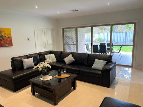 Premium Barossa Getaway - Northern Rivers Accommodation 1