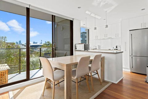 Prime Location 2-Bed Apartment With Parking - Northern Rivers Accommodation 1
