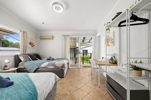 Quadruple Ensuite Room - Nearby Stations & Shops - Northern Rivers Accommodation 1
