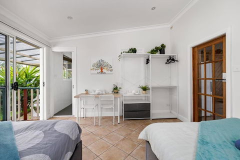 Quadruple Ensuite Room - Nearby Stations & Shops - Northern Rivers Accommodation 2