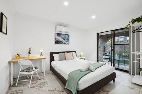 Quaint Double Room - Centrally Located At Glenfield - Shared Bathroom - Northern Rivers Accommodation 0