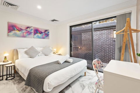 Quaint Double Room - Centrally Located At Glenfield - Shared Bathroom - Northern Rivers Accommodation 1