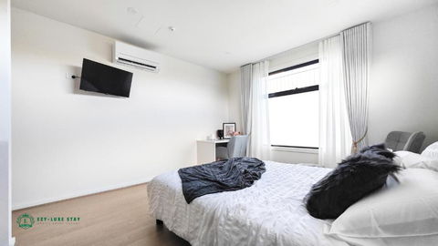 Queen Bed Stylish Suite With TV - Room 12 - Northern Rivers Accommodation 0
