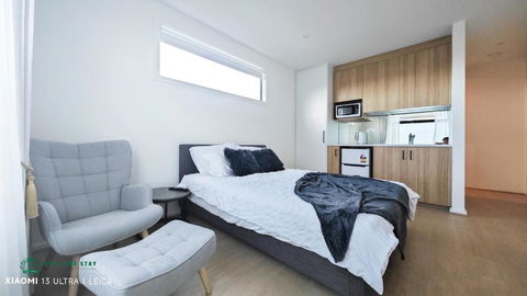 Queen Bed Stylish Suite With TV - Room 12 - Northern Rivers Accommodation 2