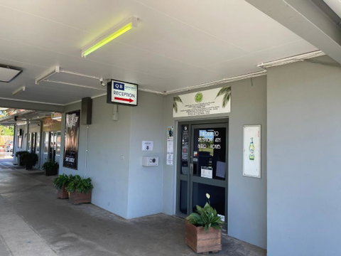 Queens Beach Hotel - Northern Rivers Accommodation 1