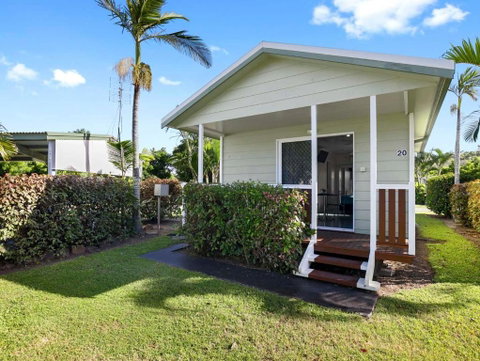 Queens Beach Tourist Village - Northern Rivers Accommodation 1
