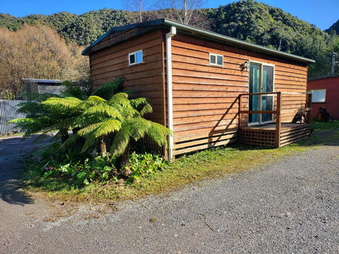 Queenstown Copper Country Cabins - Northern Rivers Accommodation 0