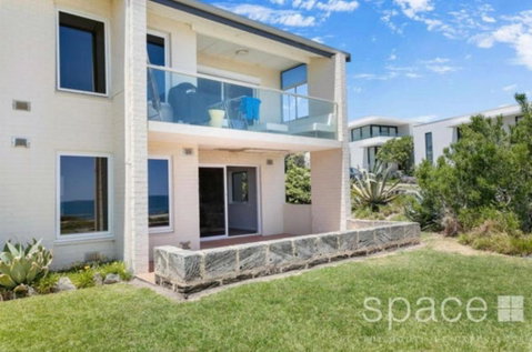 Quintessential Oceanview Apartment In Cottesloe - Northern Rivers Accommodation 3