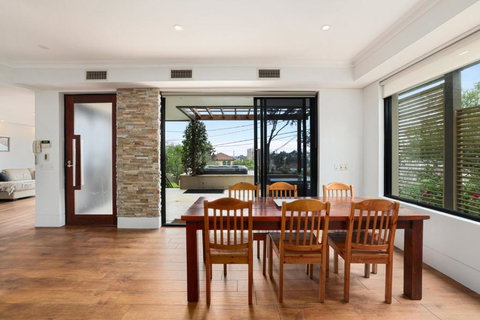 Ra Wonga - Queenscliff Beach House - Northern Rivers Accommodation 1