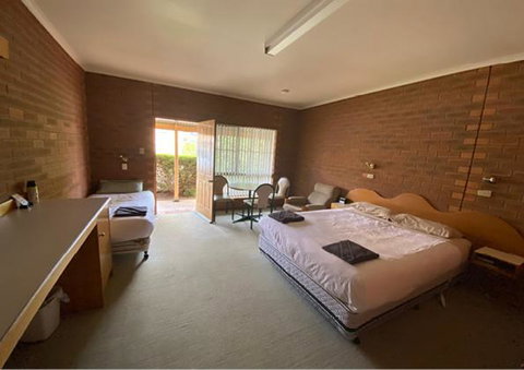 Railway Hotel Motel Peterborough - Northern Rivers Accommodation 1
