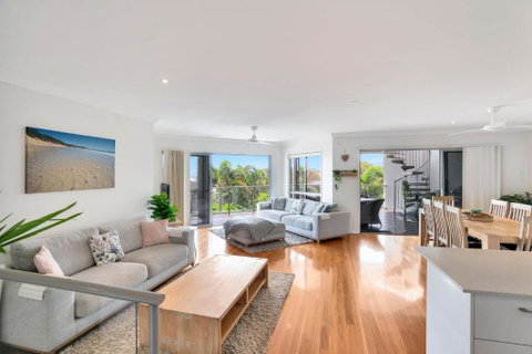 Rainbow Towers 2 Rainbow Beach - Northern Rivers Accommodation 1