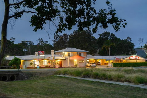 Raintree Motel Biloela - Northern Rivers Accommodation 0