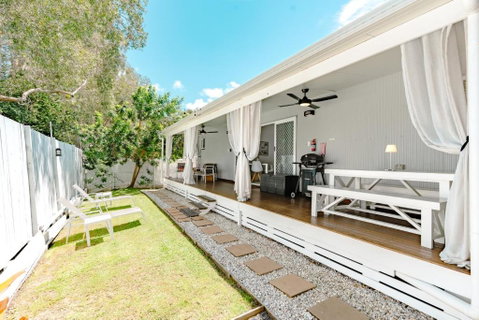 Private Outdoor Spa, Fire Pit, Cinema Room - THE COTTAGE COOLUM BEACH - Northern Rivers Accommodation 3