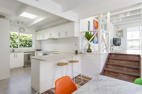 At Agnes Ave: Coastal Views - Northern Rivers Accommodation 3