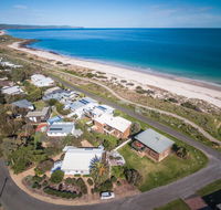 At The Beach - 54 Elizabeth Crescent - Northern Rivers Accommodation