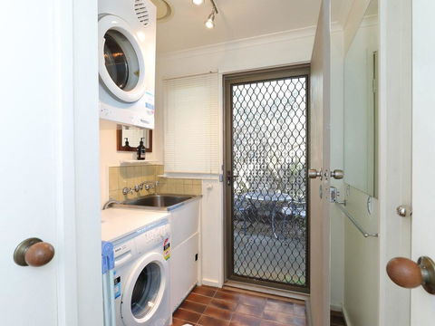 Back Beach Hideaway - Northern Rivers Accommodation 2