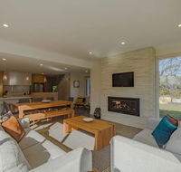 Baileys Beach House - Northern Rivers Accommodation
