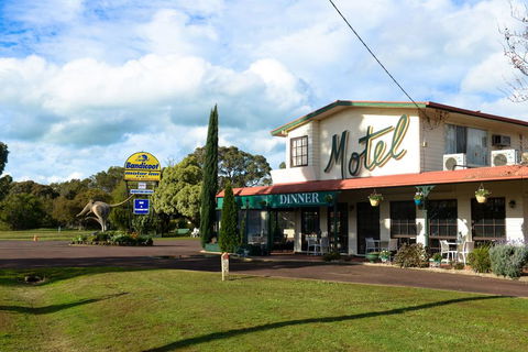 Bandicoot Motor Inn Hamilton - Northern Rivers Accommodation 0