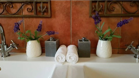 Barossa Glen - Henri's Cottage - Bed & Breakfast - Northern Rivers Accommodation 2