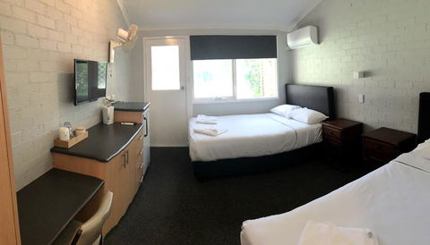 Bateau Bay Hotel - Northern Rivers Accommodation 1