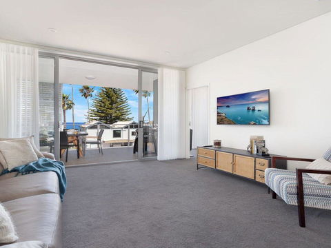 Bathers At The Beach - Across From Surf Beach - Northern Rivers Accommodation 1