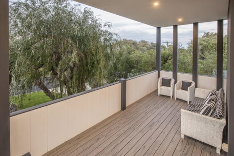 Bay View Retreat - Stunning Ocean Views And 300 Metres To Beach - Northern Rivers Accommodation 3