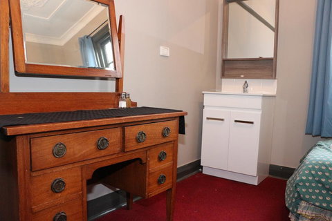 Bayview Hotel - Batemans Bay - Northern Rivers Accommodation 1