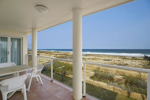 Beach House- 45 Curtis Parade - Northern Rivers Accommodation 1