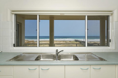 Beach House- 45 Curtis Parade - Northern Rivers Accommodation 3