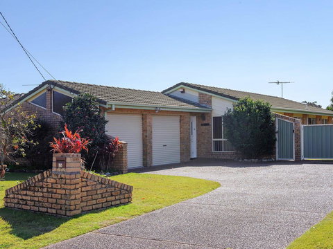 Beach Paradise @ Anna Bay - Northern Rivers Accommodation 3