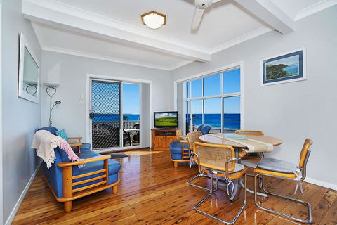 Beachcomer, Unit 1 - The Entrance, NSW - Northern Rivers Accommodation 1