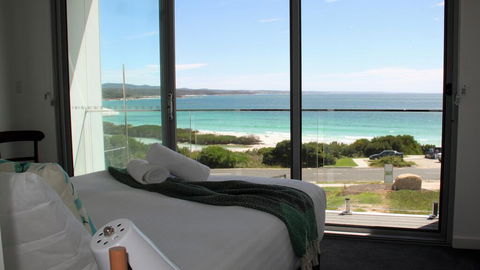 BEACHHOUSE BINALONG Luxury Waterfront Holiday House At Bay Of Fires - Northern Rivers Accommodation 3