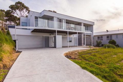 BEACHHOUSE BINALONG Luxury Waterfront Holiday House At Bay Of Fires - Northern Rivers Accommodation 1