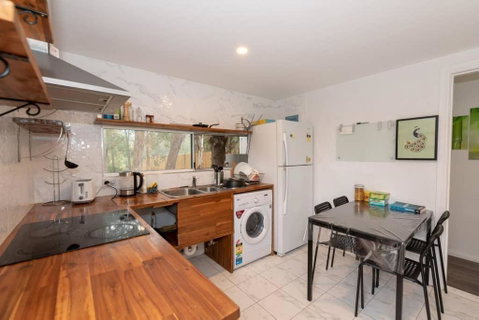 Relaxed Private Double Room In Carramar - Close To Station - Shared Bathroom - Northern Rivers Accommodation 3
