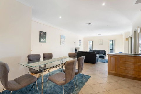 Relax On Charles St - 4A Charles Street Port Elliot - BYO Linen - Northern Rivers Accommodation 2