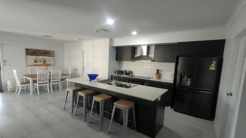 Relax Poolside By The Canal - Northern Rivers Accommodation 2