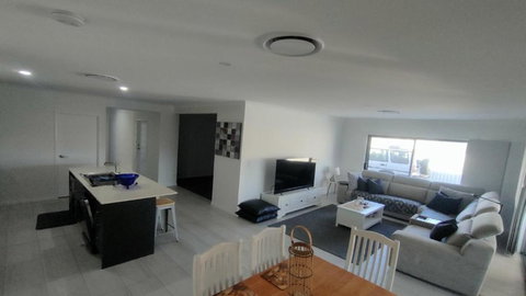 Relax Poolside By The Canal - Northern Rivers Accommodation 3