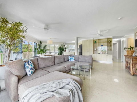 Relaxing Ocean View Apartment In Buddina - Northern Rivers Accommodation 0