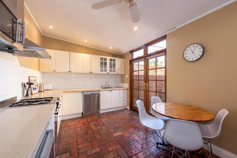 Renovated 2B 1B Victorian House In Princes Hill - Northern Rivers Accommodation 2