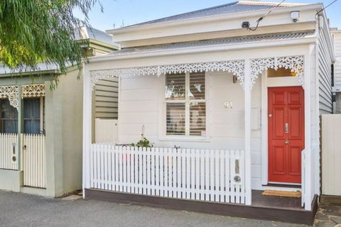Renovated Brilliance In Bayside Albert Park - Northern Rivers Accommodation 0
