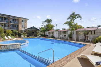 Renovated, Pool, Spa, Beach, Bbq, Sleeps 4 with Northern Rivers Accommodation
