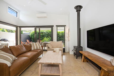 Rest Pet Friendly With Outdoor Bath 3 Mins Walk To Beach - Northern Rivers Accommodation 1
