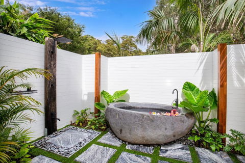 Rest Pet Friendly With Outdoor Bath 3 Mins Walk To Beach - Northern Rivers Accommodation 0