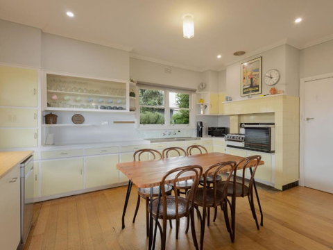 Retro Retreat - Northern Rivers Accommodation 3