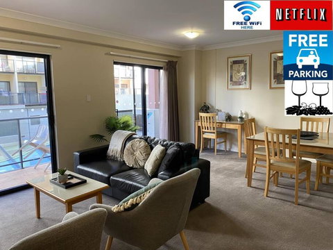 RIVERSIDE CITY VIEW PARKING NETFLIX WIFI WINE FREE - Northern Rivers Accommodation 0